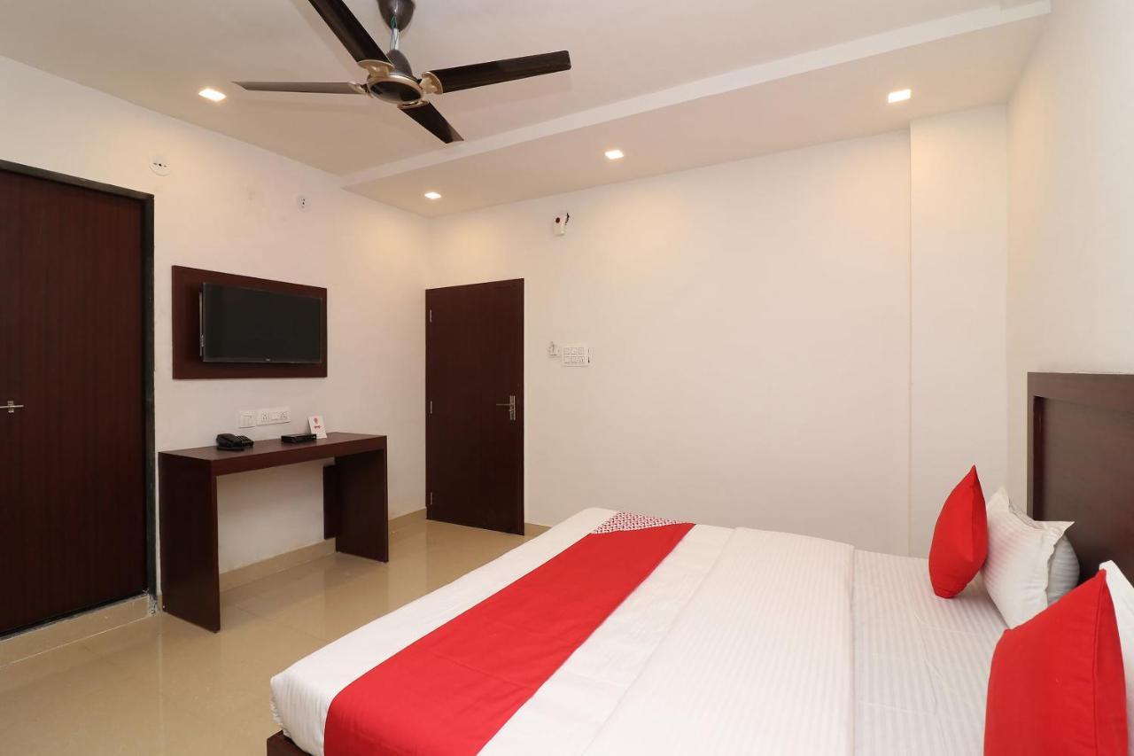 Oyo 1021 Hotel Gayatri Residency Tirath Buitenkant foto