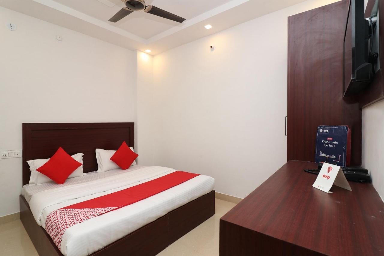 Oyo 1021 Hotel Gayatri Residency Tirath Buitenkant foto