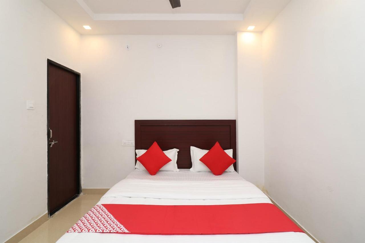 Oyo 1021 Hotel Gayatri Residency Tirath Buitenkant foto
