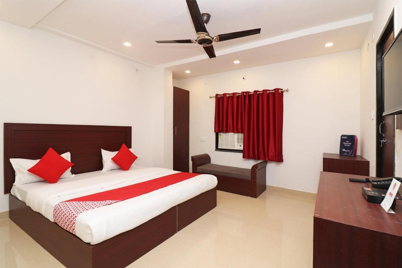 Oyo 1021 Hotel Gayatri Residency Tirath Buitenkant foto
