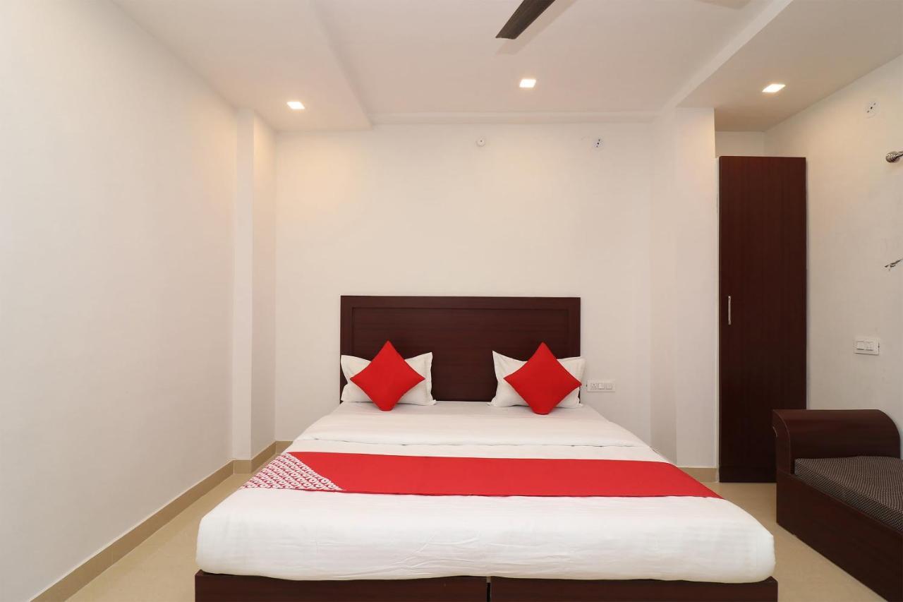 Oyo 1021 Hotel Gayatri Residency Tirath Buitenkant foto