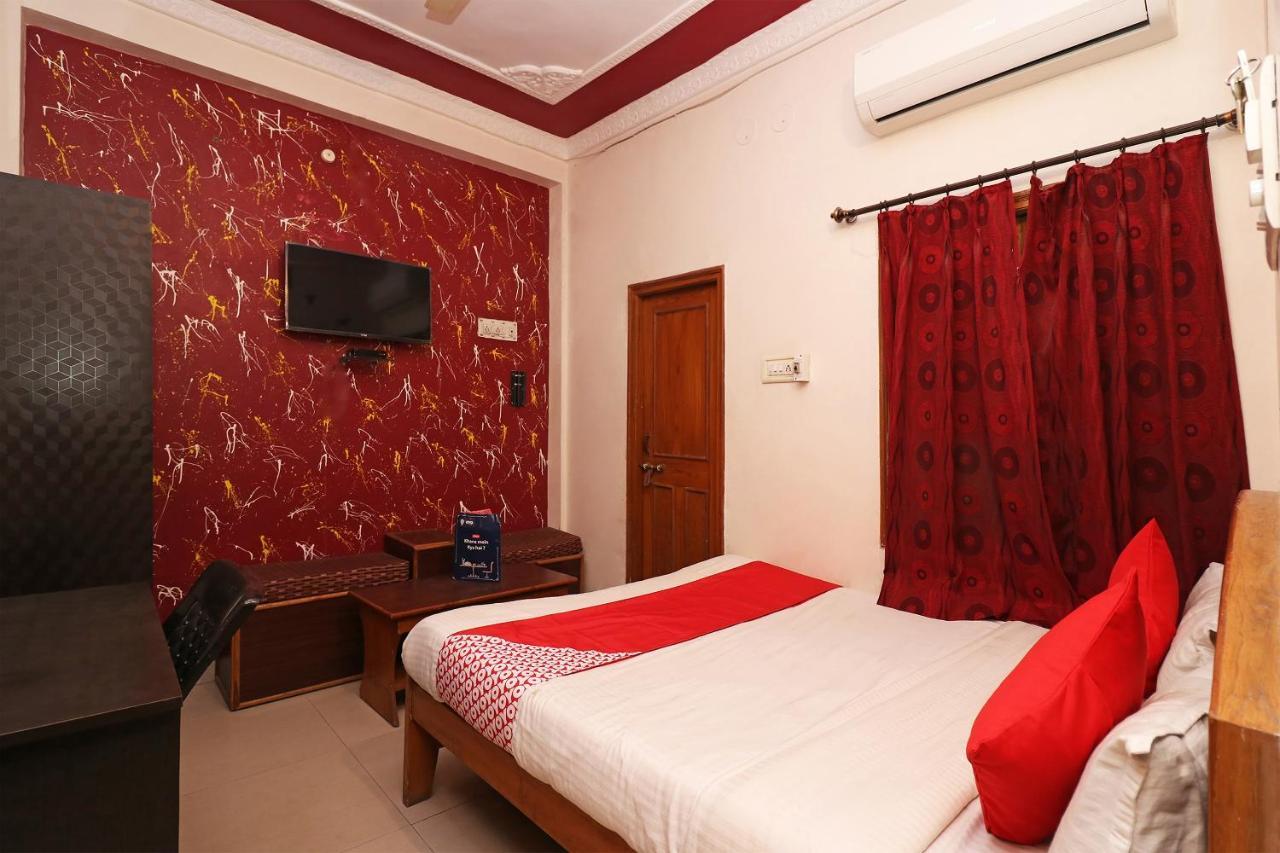 Oyo 1021 Hotel Gayatri Residency Tirath Buitenkant foto