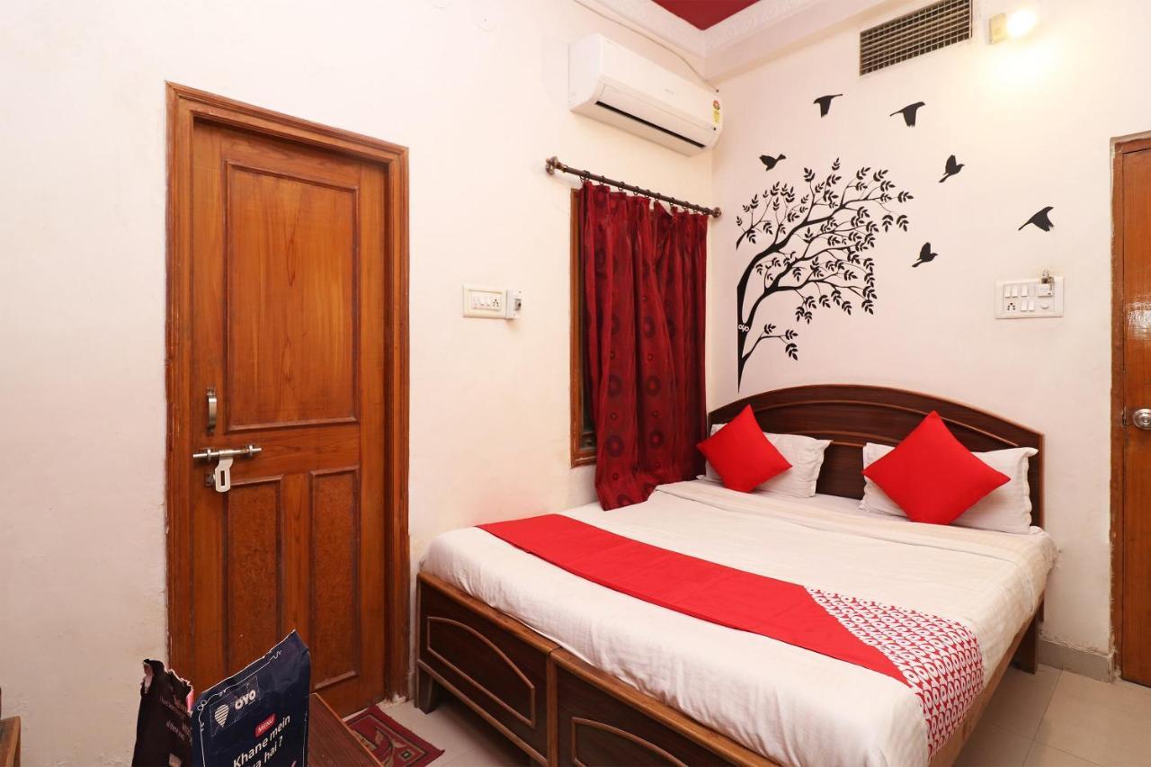 Oyo 1021 Hotel Gayatri Residency Tirath Buitenkant foto