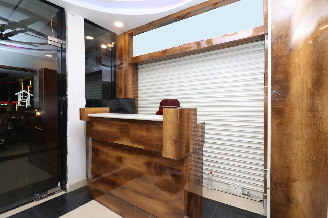Oyo 1021 Hotel Gayatri Residency Tirath Buitenkant foto