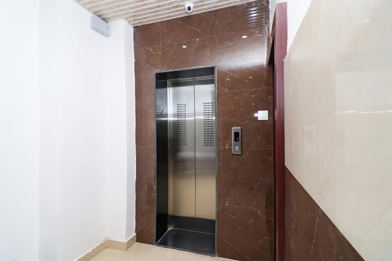 Oyo 1021 Hotel Gayatri Residency Tirath Buitenkant foto