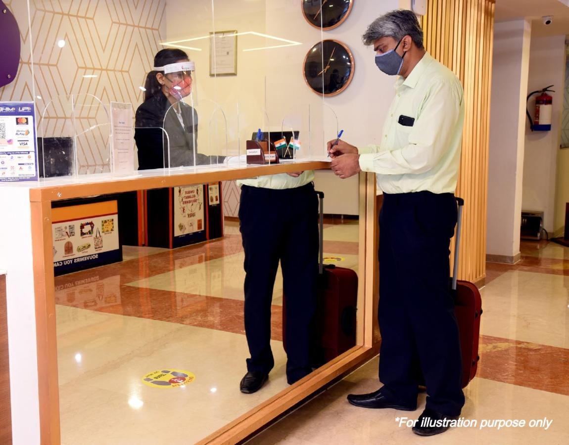 Oyo 1021 Hotel Gayatri Residency Tirath Buitenkant foto